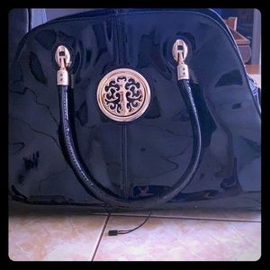 Pocketbook tote with long shoulder strap included